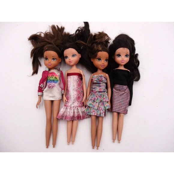 MGA Moxie Girlz Dolls Lot 4 Dressed no Shoes - Picture 1 of 4